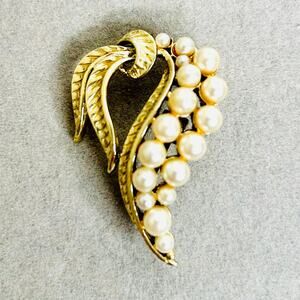 Vintage Gold Tone Mini Faux Pearl Swag Brooch